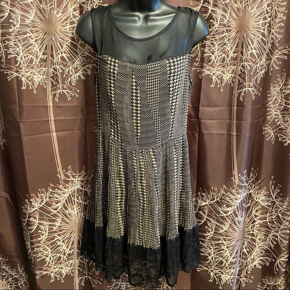Aniina Dresses & Skirts - HALF PRICE DRESS SALE! ANIINA Dress sheer lace hem women’s  Large L